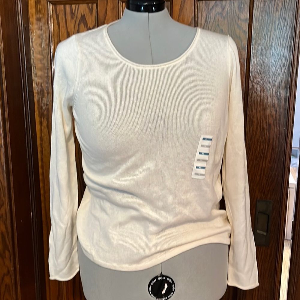 Thin sweater